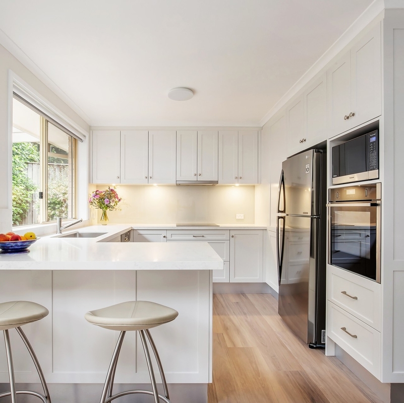 Lemari Dapur Lacquer Pengocok Putih Berbentuk U 18mm HMR Core MDF