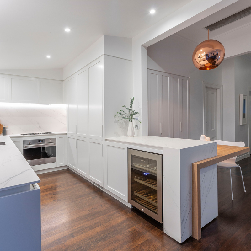 Shaker Style Prefab U Shape Design White Lacquer Modern Kitchen Cupboard Set For Apartment