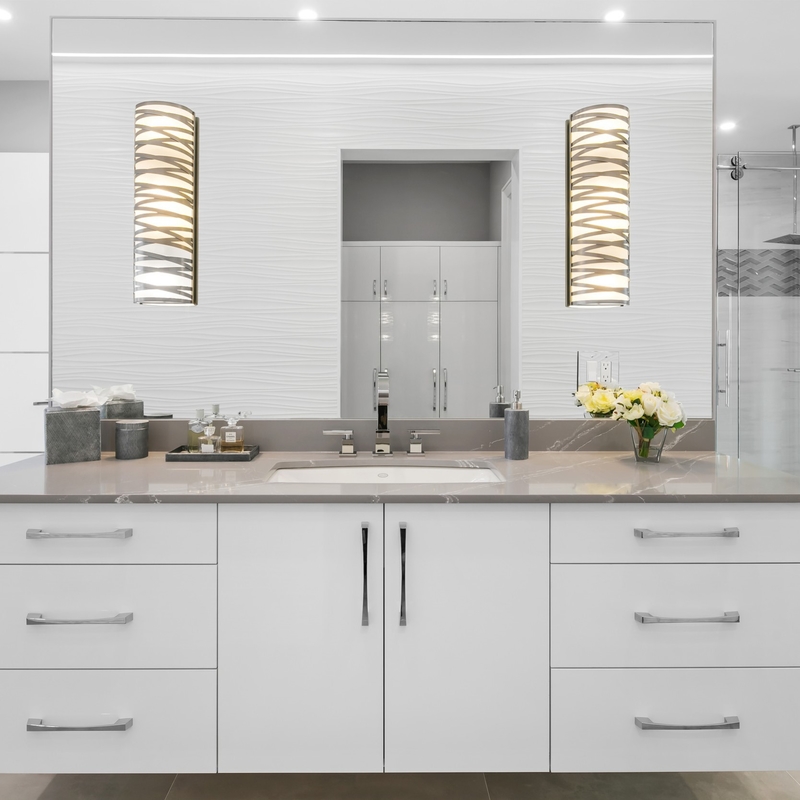 Lukisan Lacquer Keramik Baskom Kamar Mandi Vanity Dengan Cermin Dinding Terpasang Putih Polos High Gloss