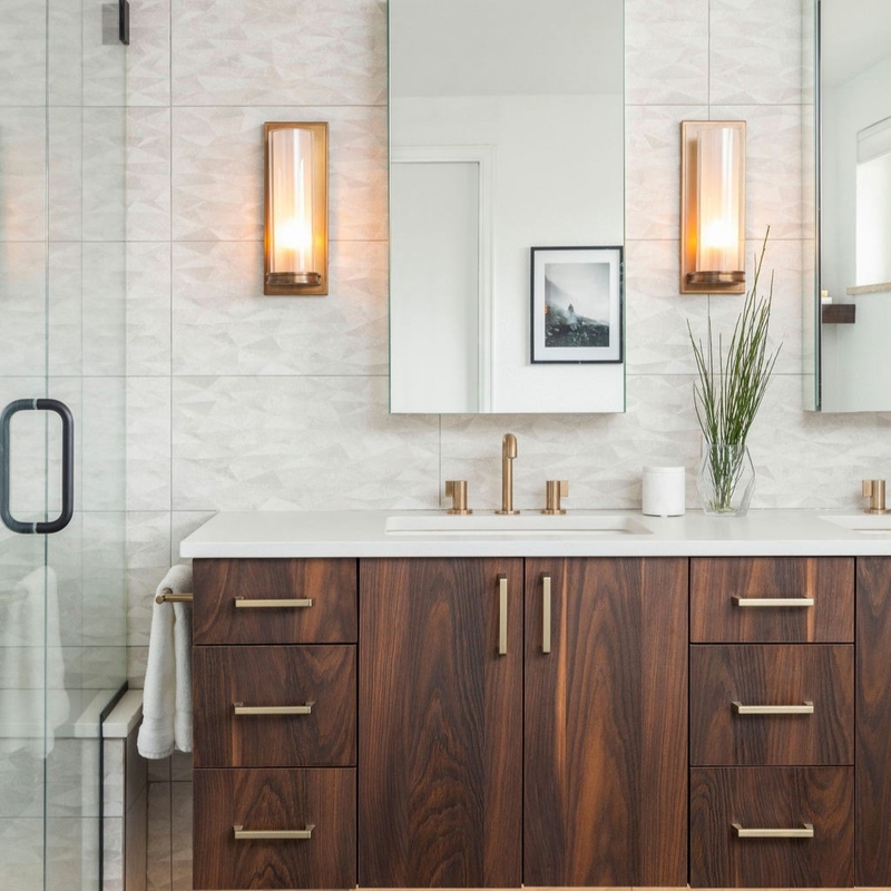 Kamar Mandi Cermin Persegi Panjang Set Kayu Butir Kayu Veneer Kamar Mandi Mewah Modern Vanity Dengan Wastafel