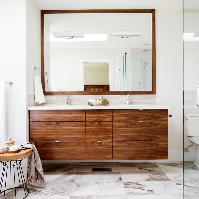 Kamar Mandi Cermin Persegi Panjang Set Kayu Butir Kayu Veneer Kamar Mandi Mewah Modern Vanity Dengan Wastafel