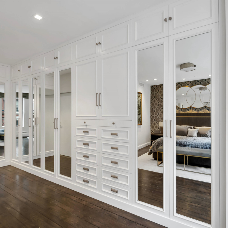 Jalan Berwarna-warni Di Kamar Tidur Utama Walk Through Closet Dengan Cermin Kayu Solid Klasik