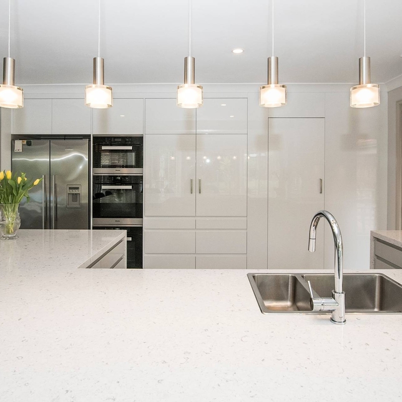 Kabinet Dapur Lacquer Kombinasi Multi Warna Dengan Panel Tahan Air