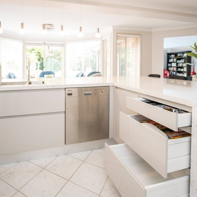 Kabinet Dapur Lacquer Kombinasi Multi Warna Dengan Panel Tahan Air
