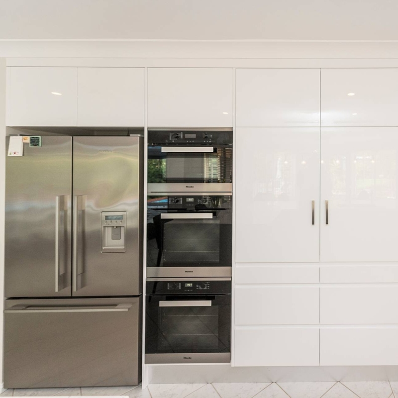 Kabinet Dapur Lacquer Kombinasi Multi Warna Dengan Panel Tahan Air
