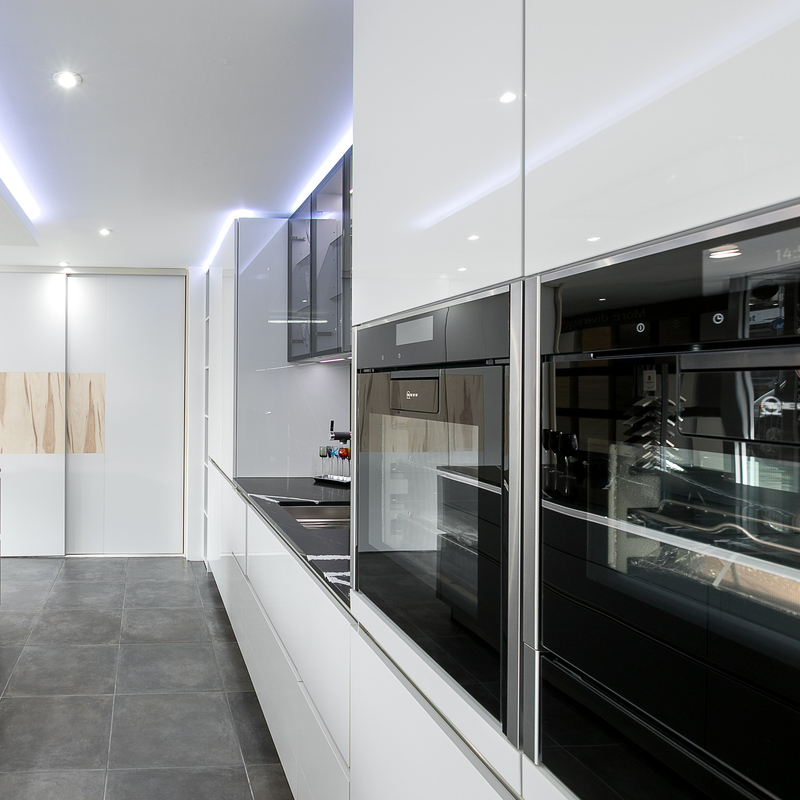 Custom Make I Shape Lacquer Kitchen Cabinet High Gloss White Base Matte Grey Island