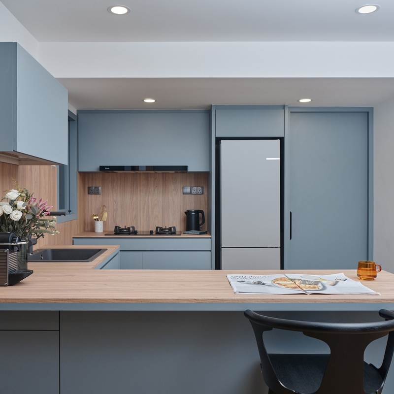 Lemari Dapur Lacquer Biru Warna Butir Kayu Set Dapur Gagang Bebas Dengan Meja
