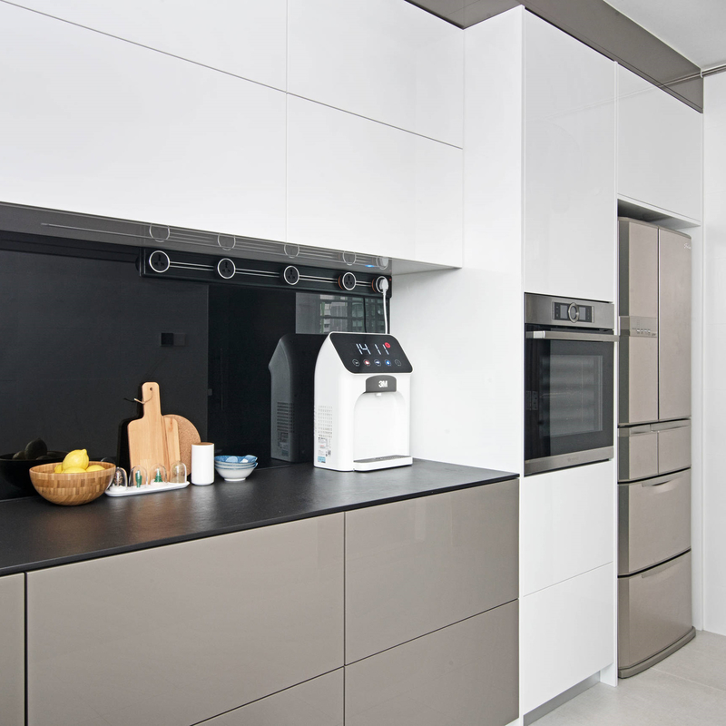 Ukuran Kecil Lemari Dapur Lacquer Abu-abu Dan Putih Gloss Tinggi Lemari Pantry Dapur Pintar