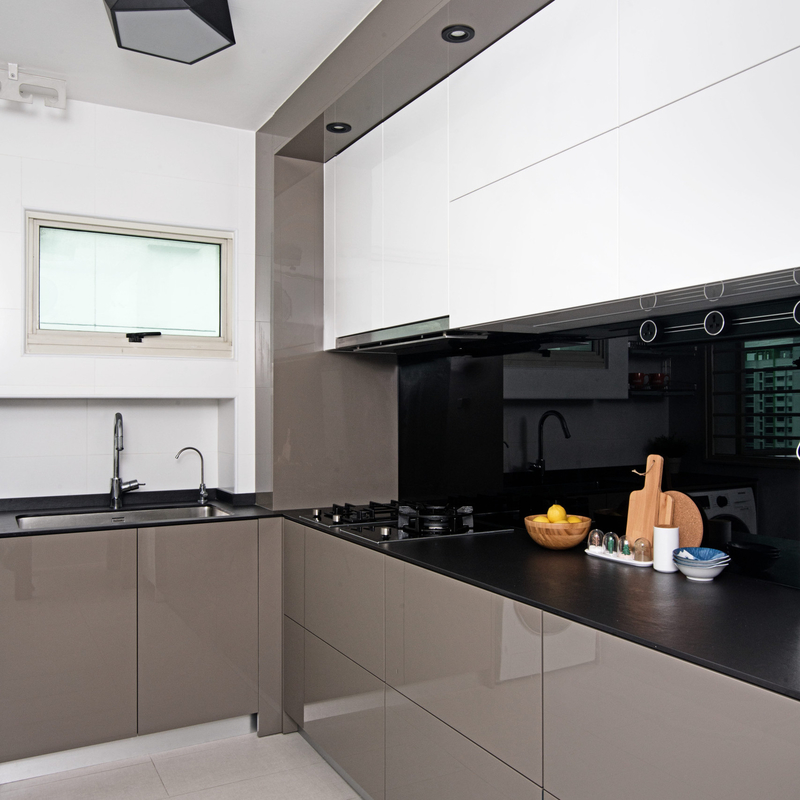 Ukuran Kecil Lemari Dapur Lacquer Abu-abu Dan Putih Gloss Tinggi Lemari Pantry Dapur Pintar