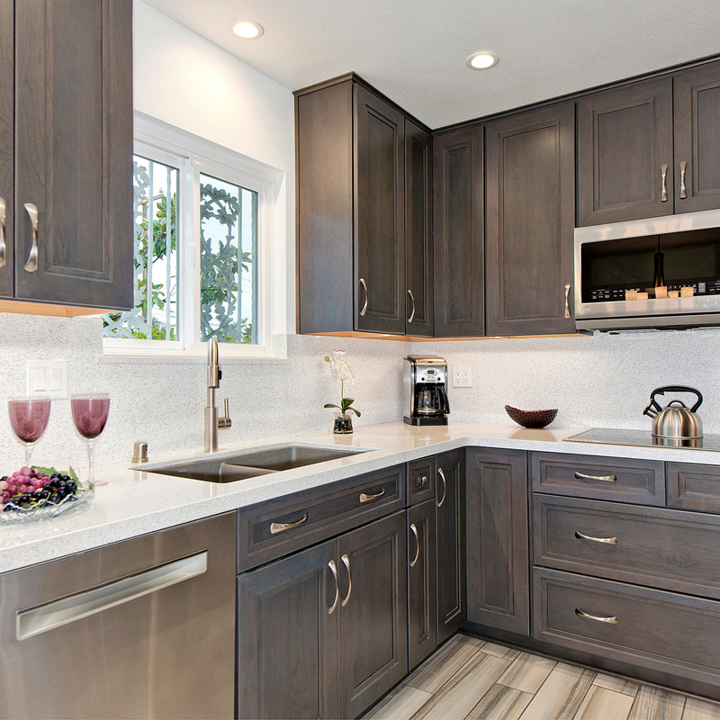Lemari Dapur Pernis Mewah Custom Lengkap Warna Kayu Walnut Klasik