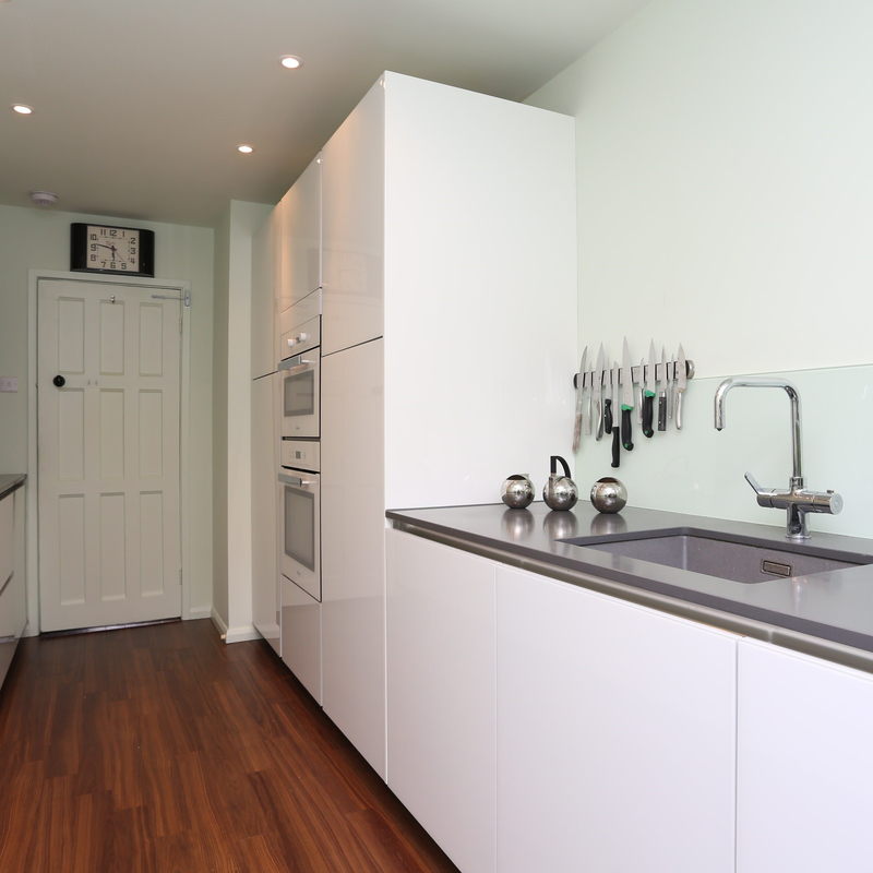 Lemari Dapur Gloss Putih Sederhana Dan Modern Desain Kayu Tanpa Tangan Set Kabinet Dapur Lacquer