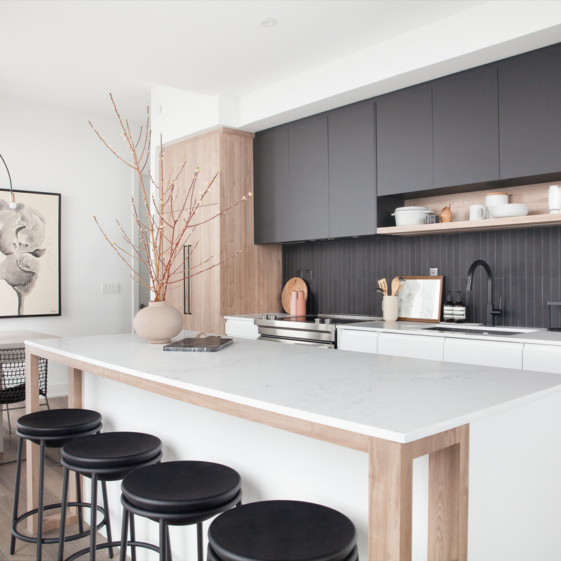Pernis Matte Putih Dan Abu-abu Fokus Pada Desain Kabinet Lemari Dapur Modern Mewah Set Kemasan Rakitan