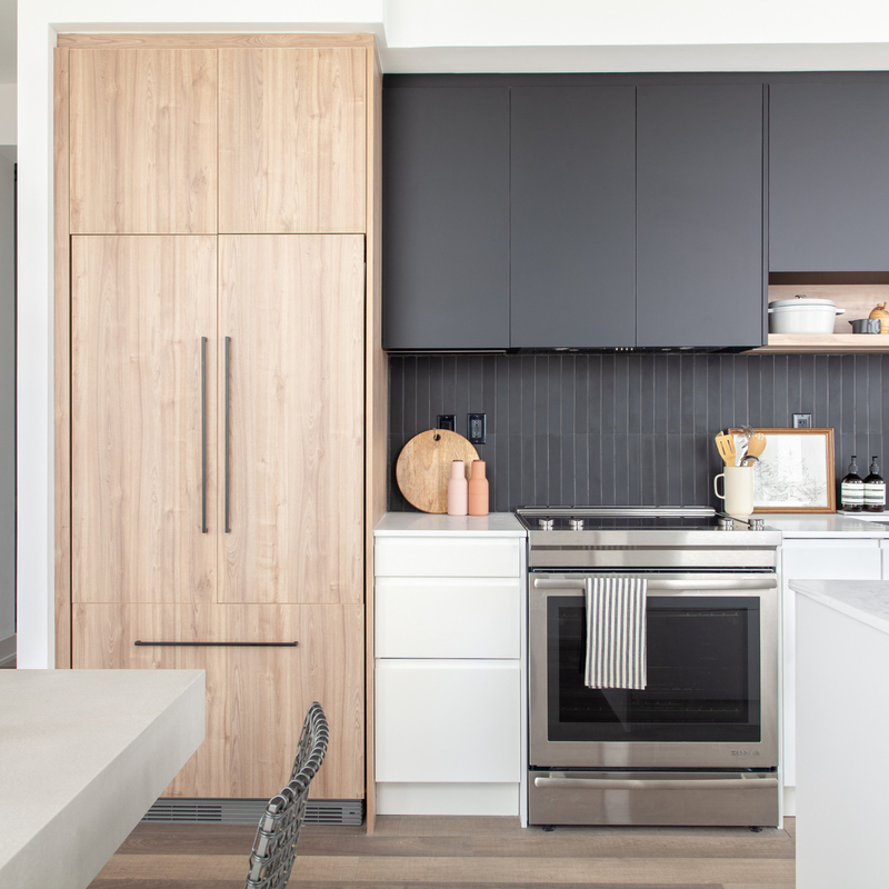 Pernis Matte Putih Dan Abu-abu Fokus Pada Desain Kabinet Lemari Dapur Modern Mewah Set Kemasan Rakitan